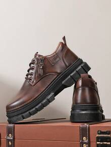 Zapatos casuales clásicos para hombres, adecuados para ir al trabajo y salidas, diseño de suela gruesa versátil para un aspecto premium, una opción ideal para la temporada de bodas