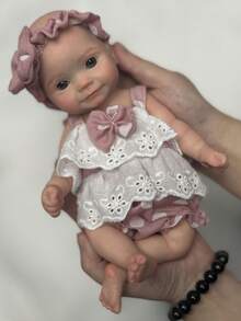 1个25厘米可爱重生娃娃，硅胶材质，可水洗身体，3D彩绘皮肤，触感柔软，符合人体解剖结构，是理想的礼物和收藏品。 - 彩色 - 查看 6