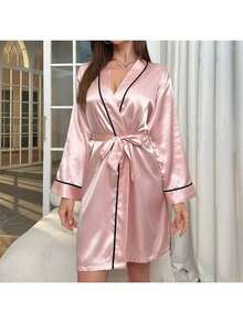 1件女士缎面长袖真丝浴袍，柔软轻盈V领睡衣，新娘伴娘派对性感礼服，裙长约86厘米。 - 彩色 - 查看 7