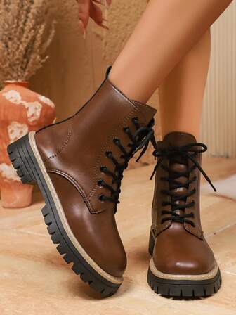 秋冬季女士短靴，复古棕色西部风格，时尚系带休闲款，侧拉链设计，舒适橡胶鞋底，英国皮革材质，适合徒步、登山和摩托车骑行。