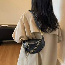 1 Stück einfarbige, wasserdichte Tasche mit großer Kapazität in Halbmondform, modische Kette als Schulter-/Umhängetasche, passend zu Outfits