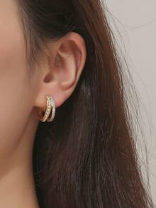 2 Peças Brincos Femininos com Design em Forma de C, Incrustados com Zircônia Cúbica e Pérola Falsa, Estilo Delicado e Elegante, Pertencente à Categoria de Luxo Leve, Pode Adicionar uma Atmosfera Suave e Refinada ao Seu Visual.