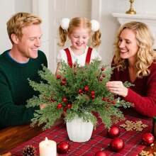 45 pièces Décorations de Noël, Verdure artificielle Ornements de Noël Branches de pin de Norfolk avec tiges de baies rouges pour couronnes de Noël DIY, centres de table d'arbres de Noël et décoration