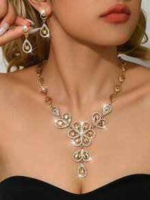 3pcs/Set Hollow Flower Rhinestone Jewelry Set For Women, Including Necklaces, Earrings, And Bracelets, Suitable For Daily Wear, Engagement, Wedding, Party, And Banquet Occasions. It Is A Great Choice For Holiday Gifts.