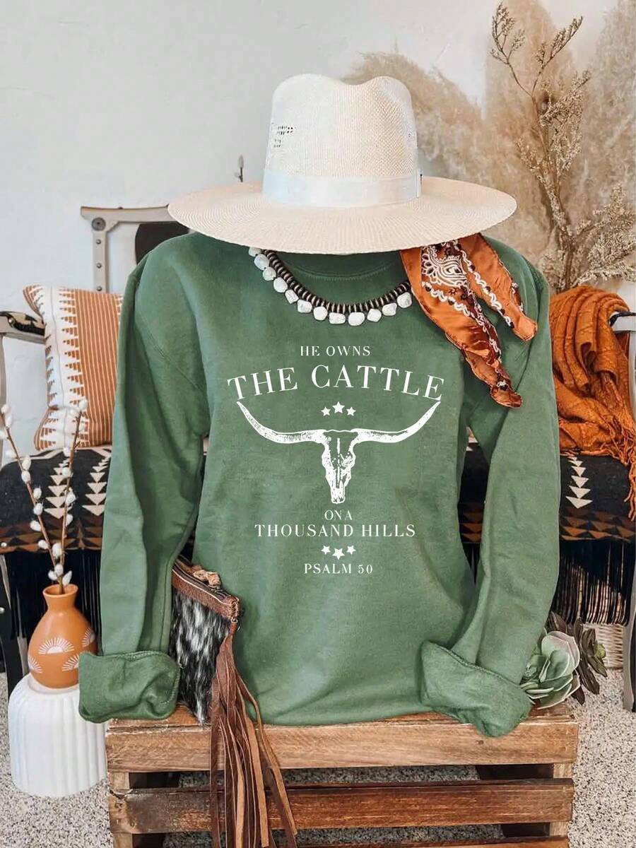 Fall Clothes For Women Women's Western Cowboy Print Green Sweatshirt - Soft Stretchy Pullover With "The Cattle" & Psalm 50:1 Graphic, Long Sleeve Round Neck Casual Top, Machine Washable All-Season Comfort, Rustic Themed Apparel, Nontransparent Fabric Thanksgiving Outfit Women - 綠色 - 查看 1