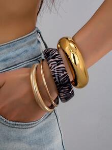 4 Pcs Oversized Chunky Resin Cuff Bangles Set, Minimalist Stackable Golden Color Metal Wheels Bracelets Set, Women Fashionable Jewelry Set For Daily Wear, Dating, Party