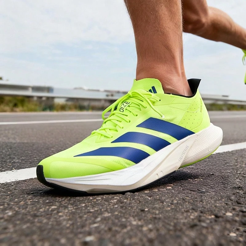 Adidas ADIZERO DRIVE RC M 男士跑步鞋，网面透气轻便运动鞋，户外运动及休闲穿着 - 綠色 - 查看 1