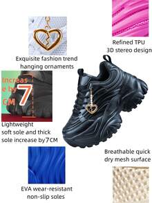 Tênis Casuais de Moda Feminina com Salto de 7cm e Decoração de Pingente de Coração de Metal 3D, Sola Grossa de EVA para Uso Externo, Absorção de Impacto, Antiderrapante, Sapatos Casuais Pretos de Bico Redondo com Cadarço, Malha Respirável, Adequado para Estudantes Universitários, Adolescentes, Uso Diário, Encontros, Exercícios, Escritório