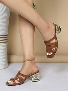 Sandálias Trançadas Marrons Elegantes para Mulheres - Mulas com Salto Dourado Geométrico - Bico Quadrado - Adequadas para Festa e Uso Diário, Chinelos de Salto Alto para Senhoras - Castanho - Visão 15