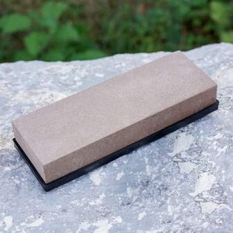 1 块天然砂岩磨刀石，带防滑底座，含天然刚玉，适用于厨房、木工、户外刀具，非常适合刀片修复和重新磨锐，适合各种场合