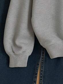 Sudadera de mujer con estampado de cerezas negras, hombros caídos, manga larga y cuello redondo. Overzice para mayor comodidad. - Gris - Ver 4