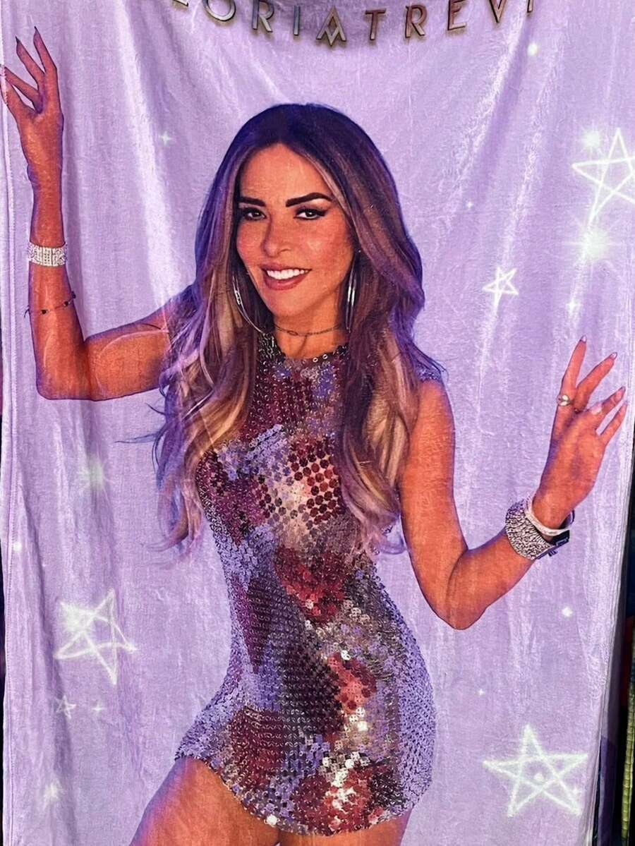 Exclusiva! Cobija Frazada Ultra Suave Gloria Trevi - Multicolor - Ver 1