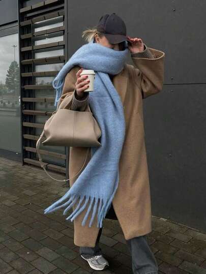 1条加厚纯色蓬松流苏围巾，保暖秋冬时尚男女通用披肩，柔软舒适的毯式围巾，适合日常穿着搭配连衣裙