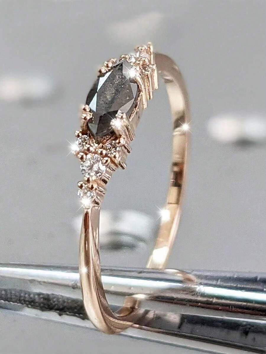 1PC Luxurious Womens Rings Sparkling Elegant Black Rings For Women Engagement Wedding Band Promiss Ring Merry Christmas Halloween Valentine's Day Anniversary Gift For Her Gorgeous Jewelry Ring - 黑色 - 查看 1
