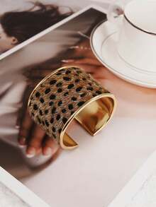 Women's Casual Fashion Faux Leather High-End Vintage Bangle Bracelet