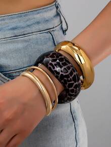 4 Pcs Oversized Chunky Resin Cuff Bangles Set, Minimalist Stackable Golden Color Metal Wheels Bracelets Set, Women Fashionable Jewelry Set For Daily Wear, Dating, Party