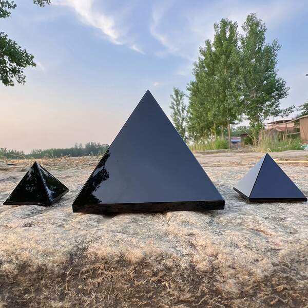 1 pieza Pirámide de cristal de obsidiana natural - Acabado brillante pulido, piedra de obsidiana negra sólida para protección espiritual, altar y decoración del hogar, decoración espiritual, ambiente místico, acabado brillante