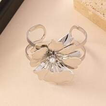 Luxurious Golden Color Cuff Bangle - Large Flower Inlaid Faux Pearl, Retro Exaggerated Open Design, Adjustable One-Size-Fits-Most, Statement Jewelry For Women