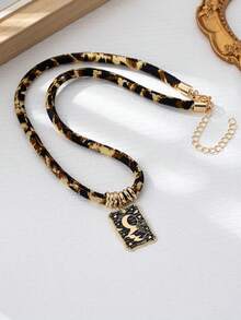 1pc Fashionable Personalized Handpainted Enamel Dark Tarot Card Pendant Necklace, Abstract Pattern Options, Leopard Fabric Creative Necklace, Versatile Accessory For Autumn/Winter Daily Wear