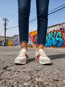 FZY These New 2026 Women's Casual Sneakers Feature Breathable Laces For Easy Slip-On And Slip-Off Without Lifting Your Heels. Ideal For Outdoor Activities, These Shoes Are Perfect For Women Who Prefer A Casual Or Preppy Style, As Well As Runners. They're Perfect For Travel, School, And Hiking. A Must-Have In Every Woman's Wardrobe During Valentine's Day – Elegant Women's Sneakers. A Variety Of Styles Of Women's Casual Sneakers Are Also Available. Stylish And Versatile White Sneakers And Orange Outdoor Sneakers Are Also Available. - Đỏ - Xem 4