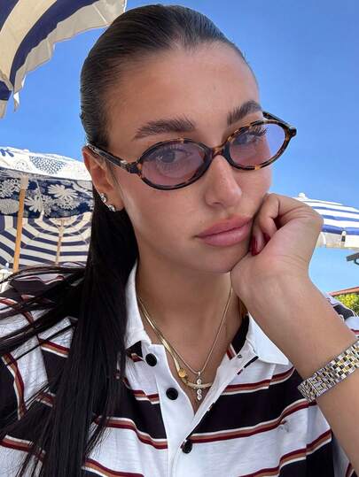 一副女士个性化时尚全框眼镜，复古椭圆形时尚眼镜，适合家庭旅行、观光、海滩、音乐节及日常时尚配饰，秋冬季款