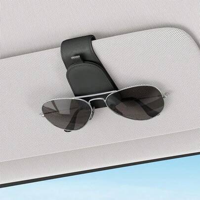 Nuevo soporte magnético para gafas de sol de fibra de carbono para automóvil, con capa de protección de ABS y, organizador premium para el interior del automóvil, diseño totalmente nuevo, ajuste universal para la mayoría de viseras de sol de automóviles, fuerte adsorción magnética para un agarre (evita que se deslice), doble función: almacena gafas de sol y tarjetas (tarjetas de crédito, tarjetas de estacionamiento, tarjetas de identificación)