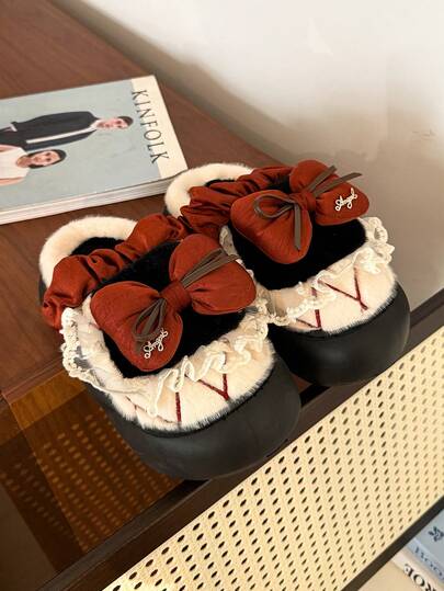 Pantoufles de mode d'hiver pour femmes avec nœud et semelle épaisse, pantoufles de chambre rouges en peluche à bout fermé pour l'intérieur et l'extérieur, avec bordure en dentelle convenant pour Noël