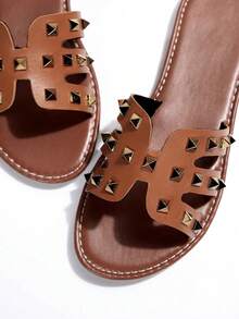 2025 Novo Verão Festa de Halloween, Sandálias da Moda Femininas Elegantes e Confortáveis Personalizadas com Biqueira Redonda, Rebites e Tachas, Adequadas para Usar com Vestidos, Denim, Leggings, para Férias, Viagens, Praia