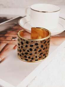 Women's Casual Fashion Faux Leather High-End Vintage Bangle Bracelet