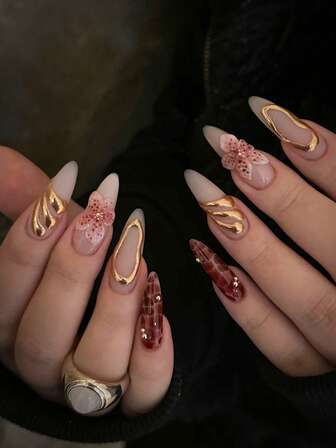 10件轻奢风立体花朵金条纹长尖按压美甲，纯手工酒红色美甲，由酒红色花朵、粉色立体花朵、金色条纹组成，华丽典雅，秋冬季节必备，适合日常使用、旅行、聚会，是送给女士和女士的最佳礼物。