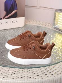 1 Paar braune PU-Material Kinder Slip-On Sportschuhe, Mode, bequem, rutschfest, langanhaltend, leicht, geeignet für Jungen, Studenten, Campus-Stil, geformte Innensohle, stabiler Sitz, geeignet für den täglichen Gebrauch