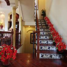 MEHELANY 24/12 Stück künstlicher Poinsettia Strauß, Poinsettia Busch, Weihnachtsblumen, Stechpalmenbeeren-Zweige mit roten Beeren und Stechpalmblättern für Zuhause, Veranda, Garten, Innen- und Außenbereich, Weihnachtsdekorationen, Kamine, Außenbereich-Pflanzkübel, Blumenarrangements, Tischzentren