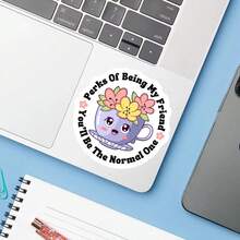 1 Stück Aufkleber "Vorteile davon, mein Freund zu sein: Du wirst die Normale sein", sarkastischer, witziger Aufkleber für Laptop, Wasserflasche & Bürodekoration, einzigartiges Freundschaftsgeschenk für sie, süße ästhetische Dekoration, langanhaltend & wasserfest