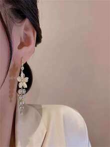 خطاف أذن أنيق بزهرة ذات 5 بتلات، أقراط حلقية بشكل بتلة زهرة التوليب الأنيقة، أقراط زهرية، هدية عيد الميلاد