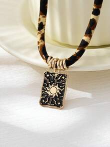 1pc Fashionable Personalized Handpainted Enamel Dark Tarot Card Pendant Necklace, Abstract Pattern Options, Leopard Fabric Creative Necklace, Versatile Accessory For Autumn/Winter Daily Wear