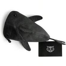 Hide Drink - Monedero/cartera con cierre en forma de tiburn/animales de peluche, puede guardar lpices, cables; hecho a mano de plena flor, color negro carbn - Negro (Negro carbón) - Ver 5