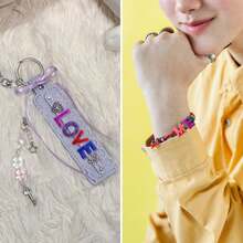 100 piezas de abalorios espaciadores de acrílico con letras del abecedario inglesas de 13*5mm en colores variados para hacer joyas DIY, como pulseras, pendientes, collares, cadenas de suéter, brazaletes, llaveros, adornos de teléfono móvil, un regalo ideal para fiestas y joyería