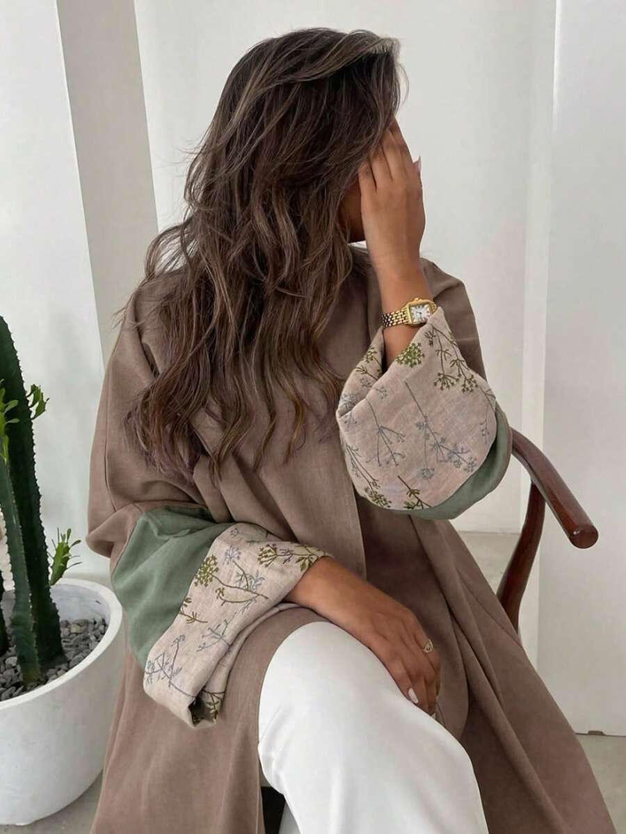 这款优雅的女士多色刺绣连衣裙，饰有鲜艳的刺绣图案和拼接袖子，设计灵感源自波西米亚风的色彩搭配。此外，还有一款复古风格的阿拉伯连衣裙，非常适合日常穿着、派对、节日活动或春季旅行。 - 卡其色 - 查看 1