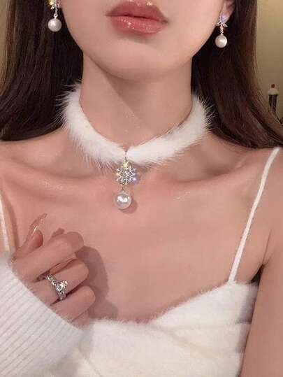 1pc Elegant Fluffy Choker Necklace, Luxury Faux Fur Collar For Women, Chic Street Style Accessory For Christmas & New Year