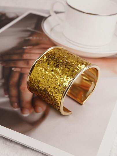 Pulseira feminina de luxo com fecho aberto