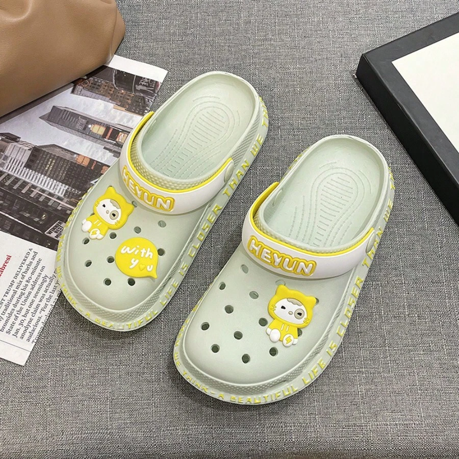 Sandales à enfiler creuses mignonnes pour chat pour femmes, nouvelles sandales d'été antidérapantes, confortables et respirantes, convenant aux infirmières, à la plage et à une tenue décontractée