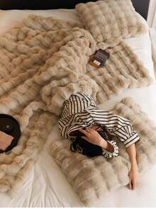 1pc Luxury Faux Mink Fur Plush Blanket, Thick Double-Layer Soft Fluffy Throw Blanket With Cloud-Like Feeling, Suitable For Home, Living Room, Bedroom, Sofa, Also Makes A Great Gift To Upgrade Home Living Quality - Camel - View 17