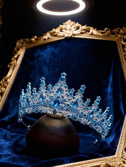 1 件庄严的蓝色调皇冠，闪亮的蓝色和透明水晶细节 - 非常适合皇家主题庆典和婚礼仪式