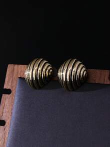 1 Pair Retro Chic Metal Striped Textured Shell Shaped Earrings, Niche Party Fashion Minimalist Style, Suitable For Women's Daily Life, Shopping, Banquet And Party Wear