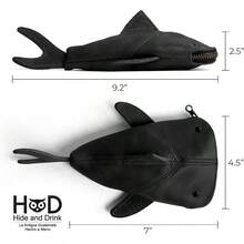 Hide Drink - Monedero/cartera con cierre en forma de tiburn/animales de peluche, puede guardar lpices, cables; hecho a mano de plena flor, color negro carbn - Negro (Negro carbón) - Ver 4