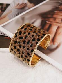 Women's Casual Fashion Faux Leather High-End Vintage Bangle Bracelet