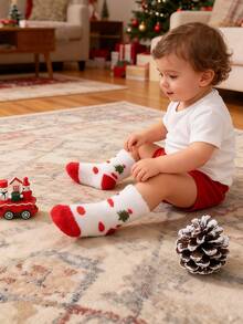 4 pares de calcetines navideños para bebé, con estampados de Papá Noel y árbol de Navidad, diseñados como calcetines hasta el tobillo para bebés. Son suaves, cómodos y casuales, adecuados como regalos navideños para niños, y son estilos de otoño e invierno. Regalos de Navidad/Acción de Gracias