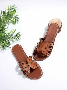 2025 Novo Verão Festa de Halloween, Sandálias da Moda Femininas Elegantes e Confortáveis Personalizadas com Biqueira Redonda, Rebites e Tachas, Adequadas para Usar com Vestidos, Denim, Leggings, para Férias, Viagens, Praia