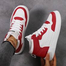 中帮运动鞋 | 男女皆宜的百搭运动休闲鞋 | PU鞋面+EVA轻盈缓震鞋底，行走不累脚 | 街头出行 | 日常百搭 | 时尚街头风必备