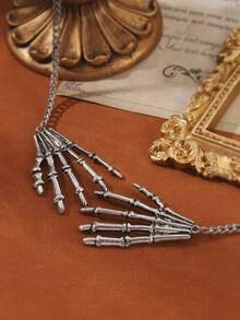 1Pc Gothic Silvery Color Metal Skeleton Hand Pendant Choker Necklace For Women Me N Halloween Accessory